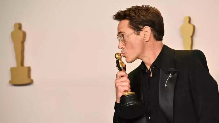 Lewat Oppenheimer, Robert Downey Jr Bawa Pulang Piala Oscar Pertamanya